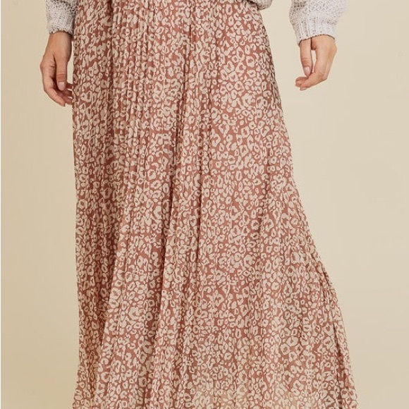 Piper & Scoot Dresses & Skirts - Leopard print Maxi Skirt - pink